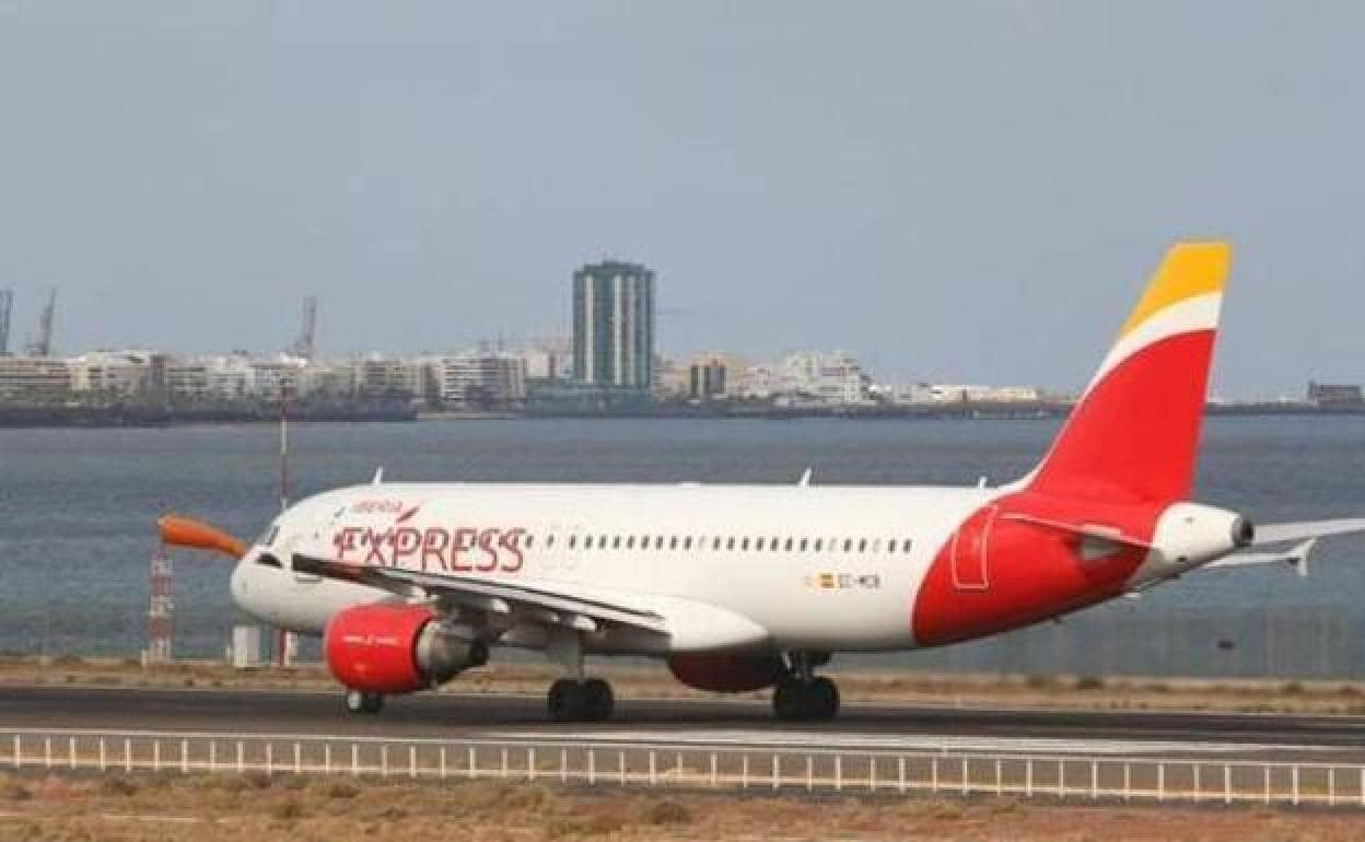 Aeronave de Iberia Express en vuelo hacia Madrid. 