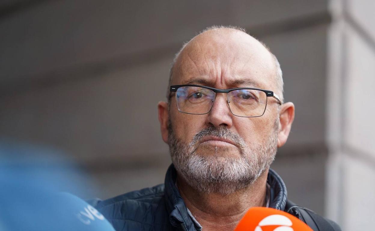 El ex diputado nacional del PSOE, a su salida de la Audiencia Provincial de Santa Cruz de Tenerife. 