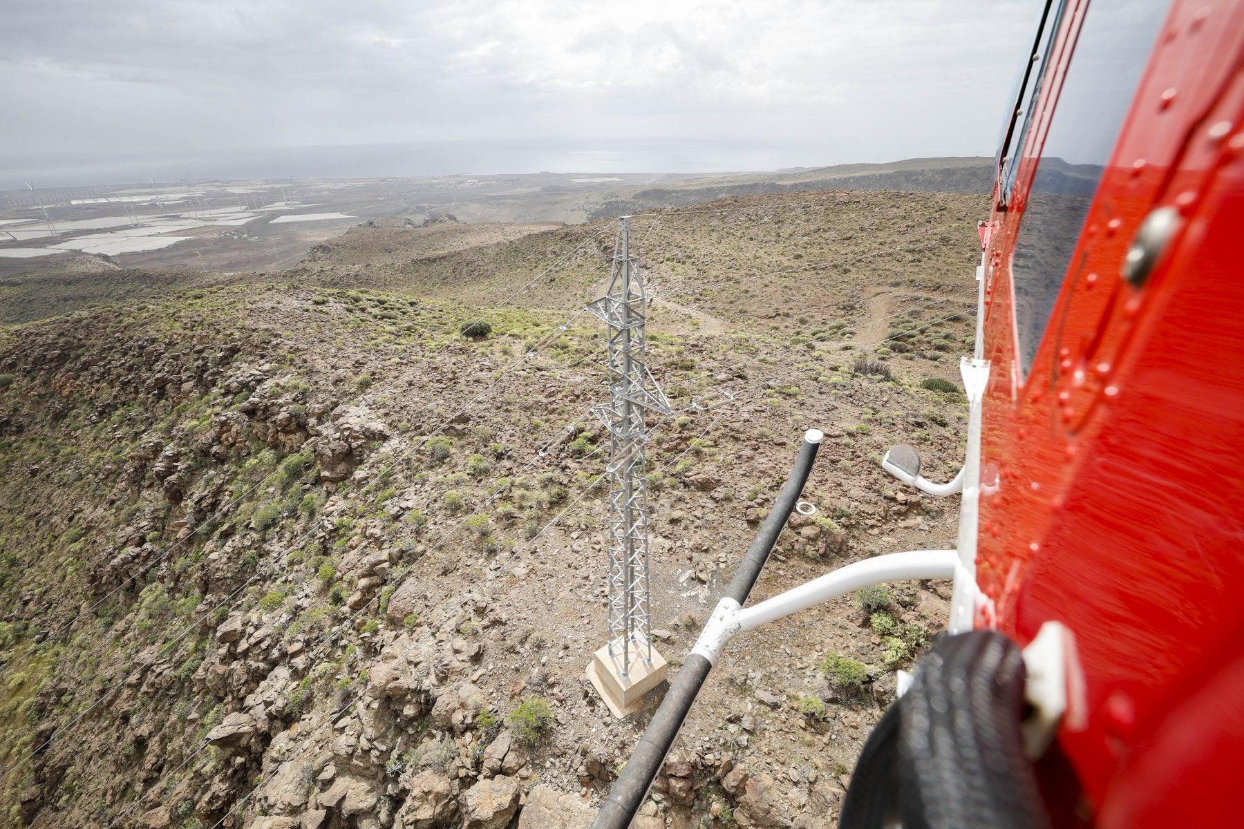 Maniobra de aproximación del helicóptero a una torreta. 