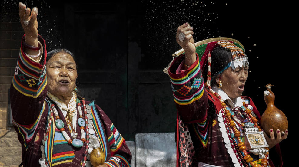 Mujeres tibetanas participan en las celebraciones del Losar o Año Nuevo Tibetano en Katmandú, Nepal. 