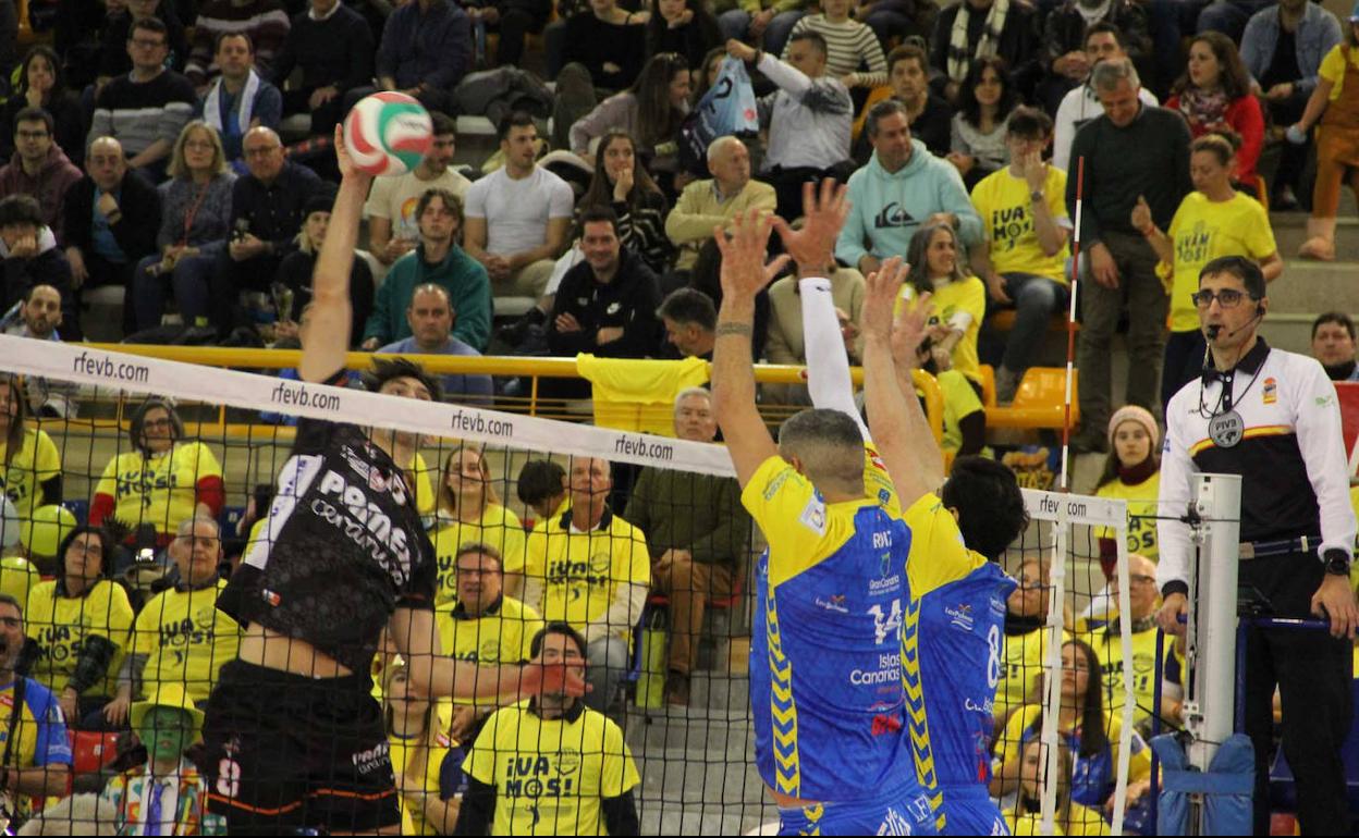 El bloqueo del Guaguas intenta frenar al Teruel. 