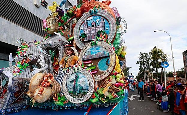Las nubes amenazaron, pero la cabalgata infantil se celebró sin problema. 
