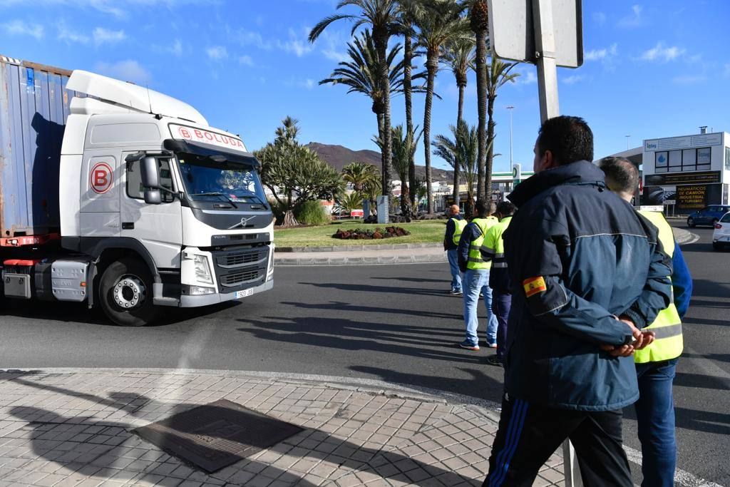 Piquetes informativos paran camiones en La Luz el primer día del paro del transporte