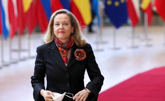 La vicepresidenta primera y ministra de Economía, Nadia Calviño./REUTERS/Yves Herman/File Photo