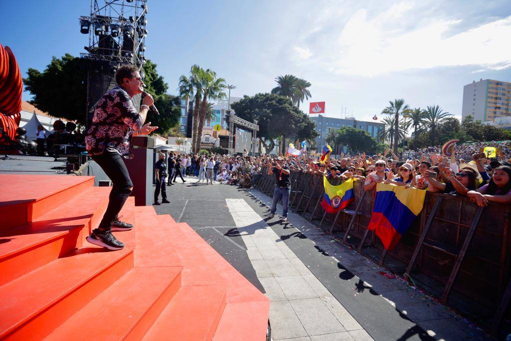 Fotos: Carlos Vives pone a cantar y a bailar a un parque de Santa Catalina que despide al carnaval