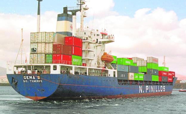 Las ayudas del REF al transporte de mercancías siguen congeladas pese al compromiso estatal