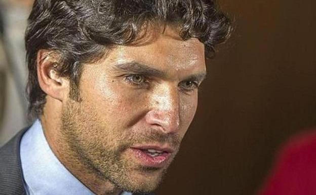 Cayetano Rivera, fotografiado con una presentadora portuguesa