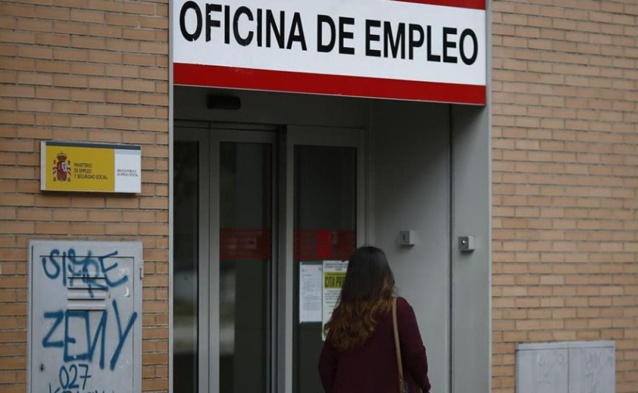 El 57,18% de personas paradas de larga duración en Canarias son mujeres