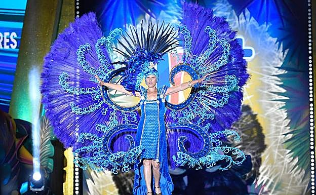 Lazy Cabrera, primera dama de honor. 