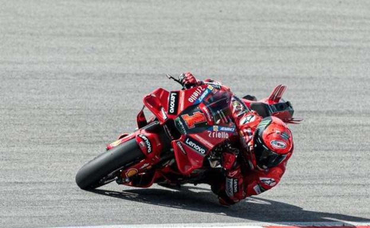 Pecco Bagnaia, en el circuito de Portimao durante la primera jornada de pretemporada.