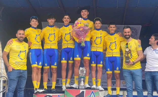 Imagen principal - Éxito histórico de Daniel Lado, del Gran Canaria Bike Team, en Amurrio
