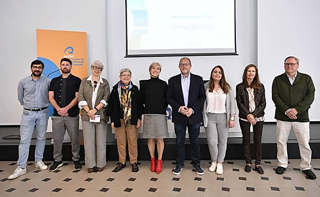 Imagen principal - Distintos momentos del acto de este viernes. 