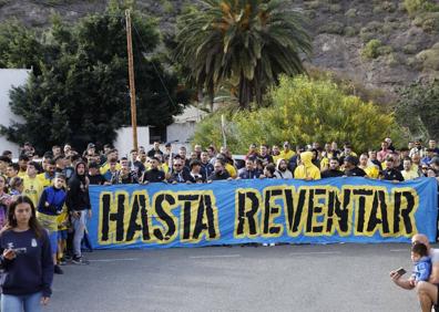 Imagen secundaria 1 - Pelos de punta en Barranco Seco con la grandiosa despedida de la afición a la expedición de la UD