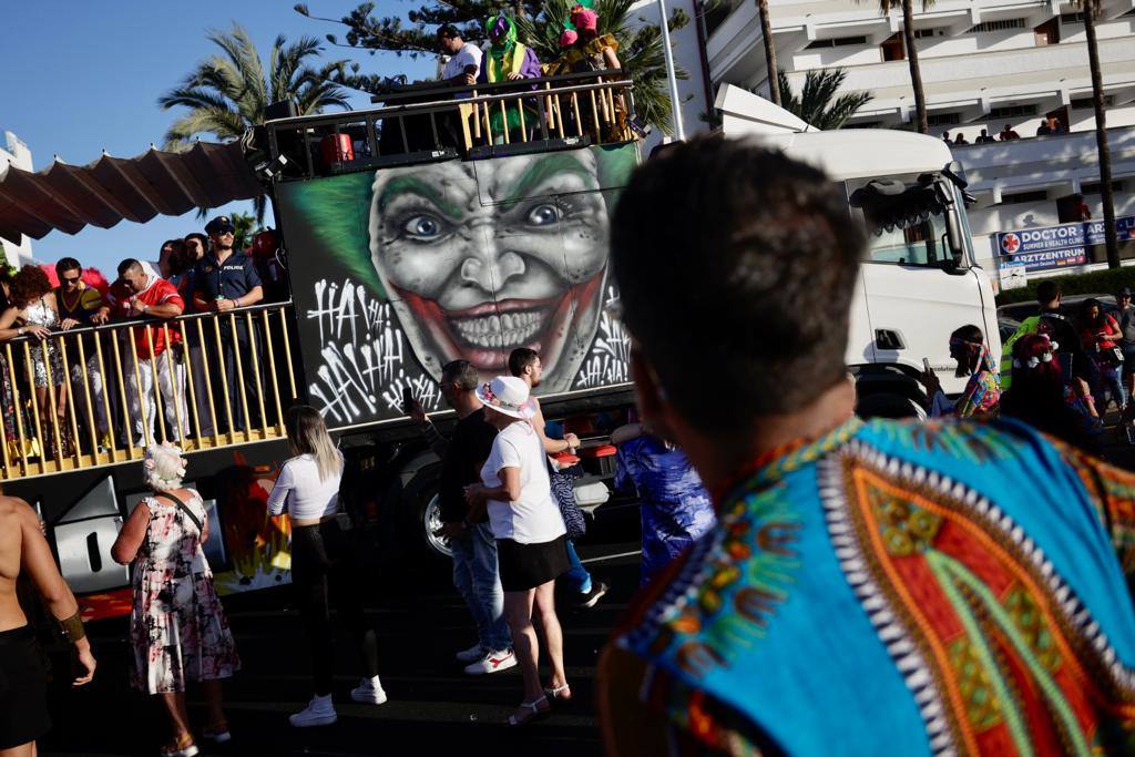 Fotos: Maspalomas se inunda de mascaritas en el carnaval internacional 