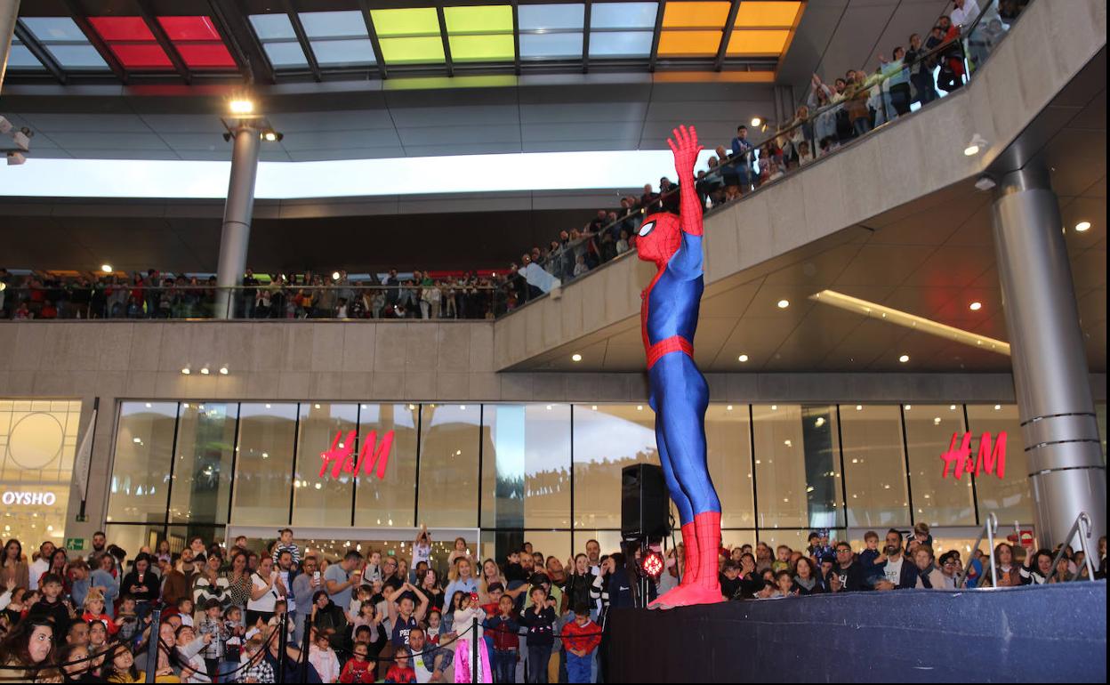 ¡Éxito de los superhéroes en Alisios!