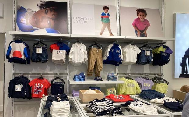 Fund Grube abre su primera tienda Gap, en el Centro Comercial Mogan Mall.