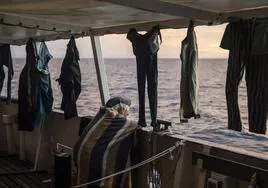 El Open Arms se dirige al puerto de Génova tras salvar esta semana a 63 migrantes en el Mediterráneo.
