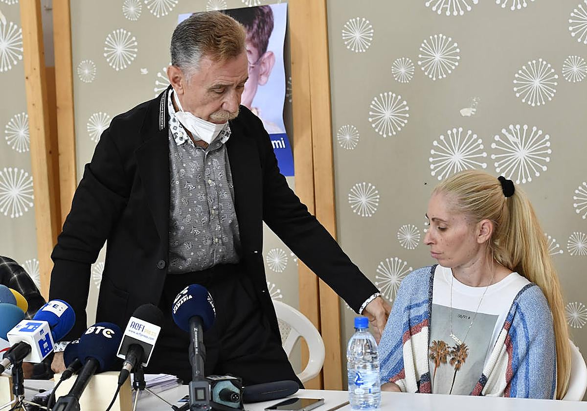 El letrado García Montes, junto a Ithaisa Suárez.