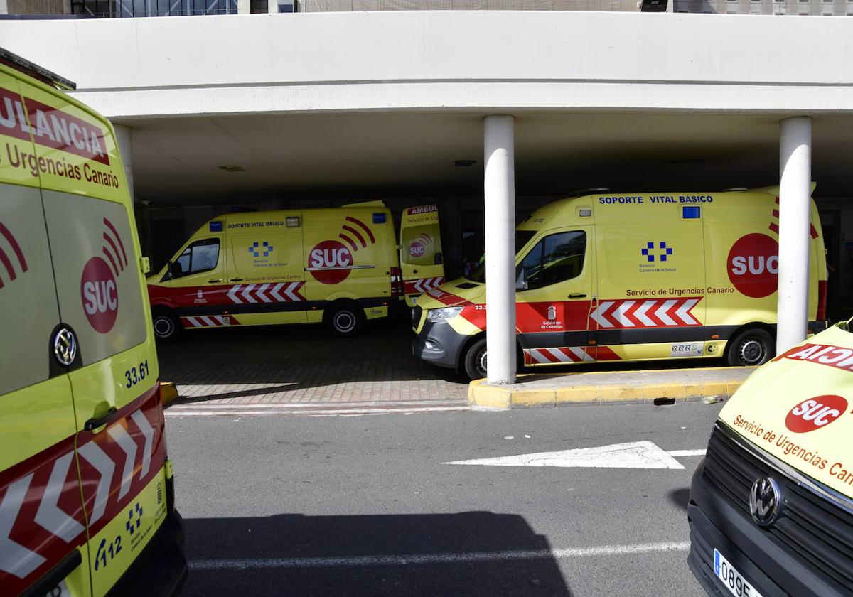Ambulancias en el Hospital INsular.