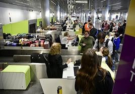 El colapso de maletas en el aeropuerto de Gran Canaria, en imágenes