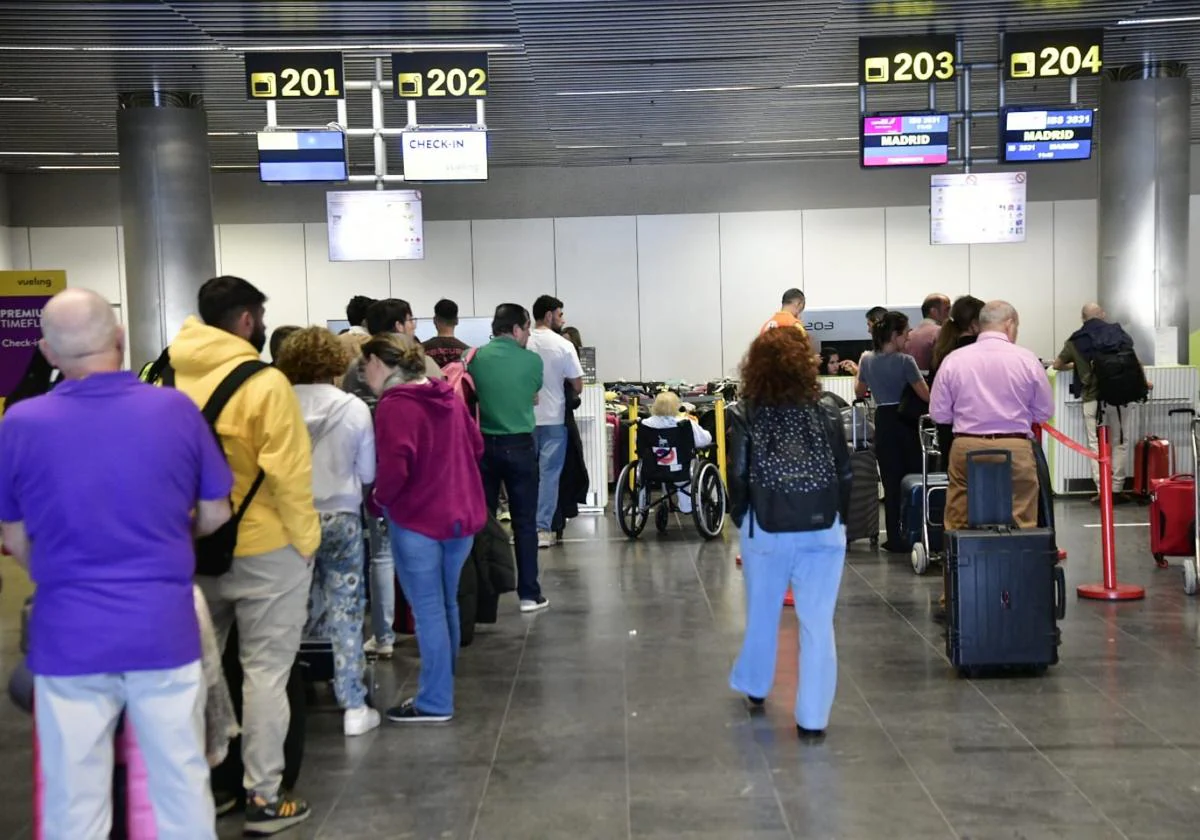 Iberia removes 600 suitcases from the Gran Canaria airport on the first day after the strike