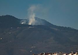 Imagen del fuego controlado en la zona de Llanos de la Pez.