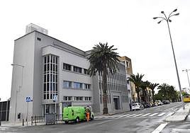 Edificio de la Fábrica del Hielo en la plaza de Manuel Becerra.