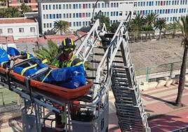 Rescate en vehículo escalera en la capital grancanaria.