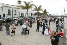 Consistorio de Arrecife, el 25 de mayo de 2009, mientras con registros de la Guardia Civil.