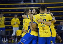 Celebración de uno de los puntos ante el Grupo Herce Soria.