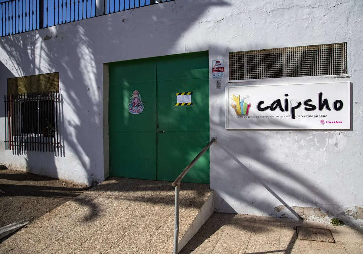 Fachada de las instalaciones que durante años acogieron el comedor social de Cáritas en San Fernando, del proyecto Caipsho.