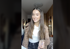 Miriam enumera diez cosas que le sorprenden de Canarias en un vídeo.