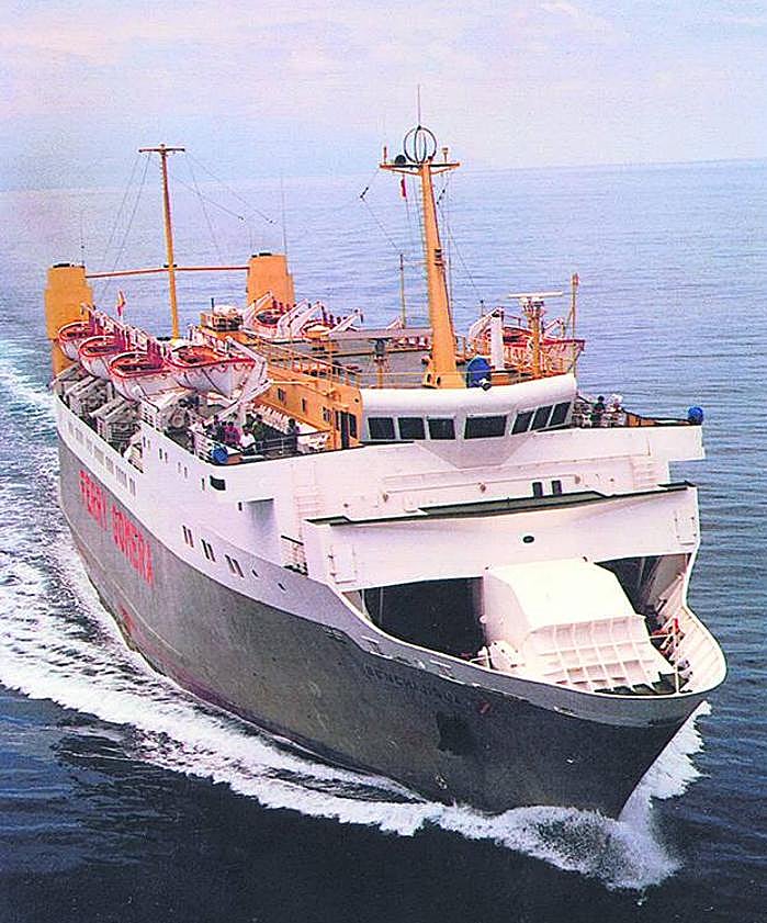 Imagen secundaria 2 - Fred. Olsen Express celebra cinco décadas conectando Canarias