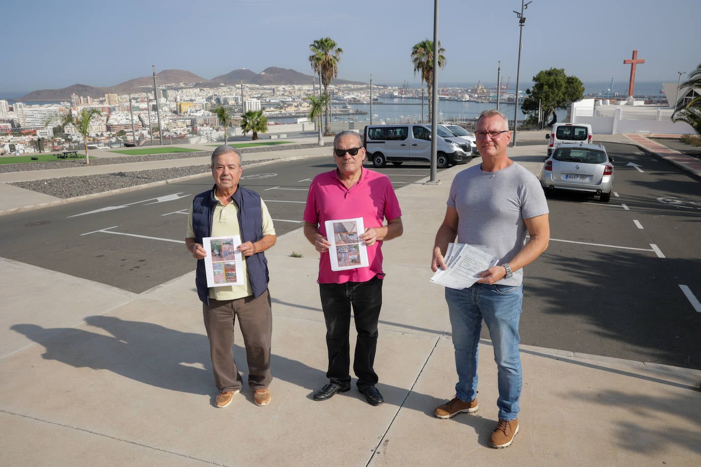 Antonio Brito, Luis Suárez y José Blanco con las denuncias realizadas al Ayuntamiento.