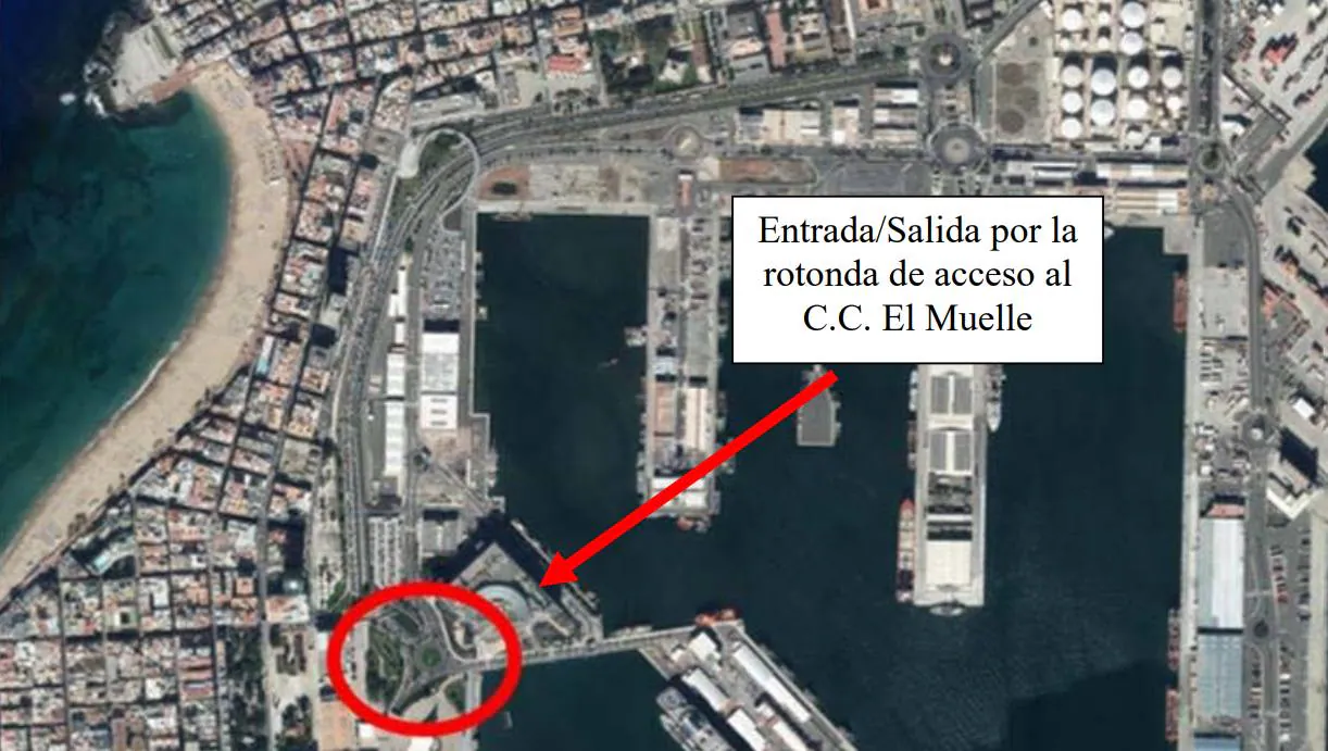 Entrada al Puerto de La Luz y de Las Palmas por la rotonda del centro comercial El Muelle.