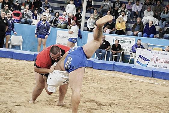 Sacón de camisa de Fran Cazorla.