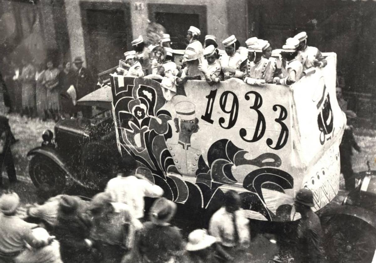 Imagen de una carroza de la cabalgata de Las Palmas de Gran Canaria de 1933.