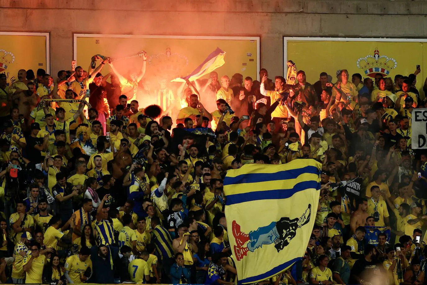 Imagen secundaria 1 - Secuencia de imágenes contra el Alavés, donde acudieron 31.790 espectadores.