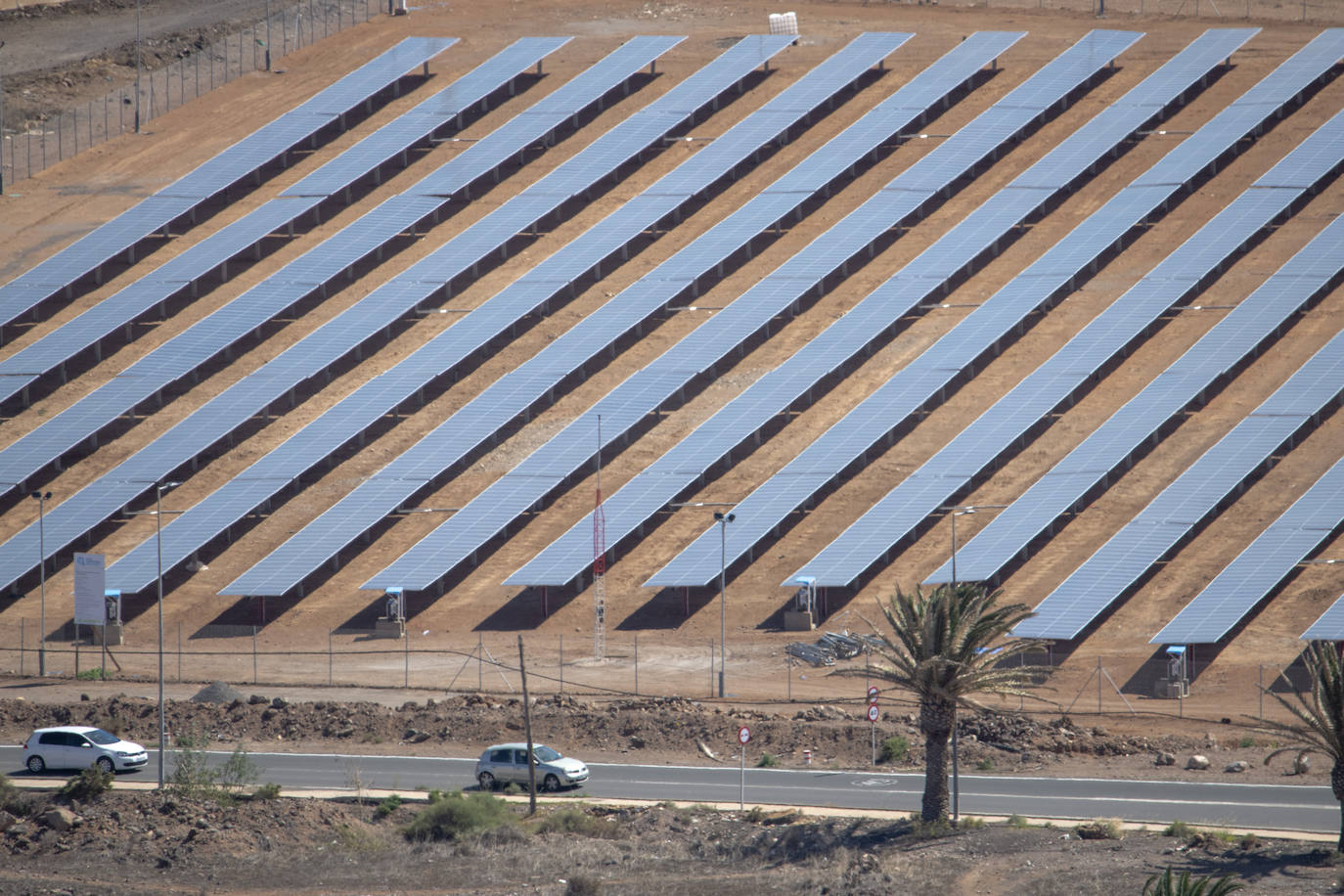 Imagen de una planta fotovoltaica en el municipio de Agüimes.