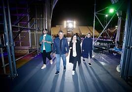 Últimos retoques en el escenario de 'Los Carnavales del Mundo' en Belén María