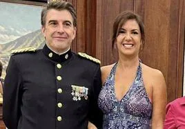El comisario provincial de la Policía Nacional de Santa Cruz de Tenerife, Luis Felipe San Martín Fernández-Marcote, junto a la concejala Evelyn Alonso.