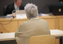 Imágenes de la primera sesión del juicio contra M.R.C., acusada de violar a su nietastra, con síndrome de Down.