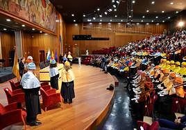 Imagen de un momento del acto institucional de la investidura de nuevos doctores y doctoras de la ULPGC