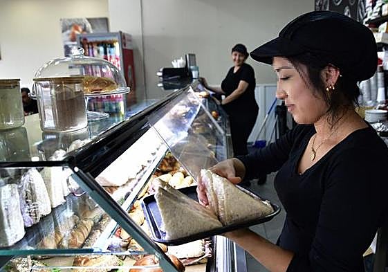 La hostelería representa más de un tercio de los trabajadores extranjeros de las islas.