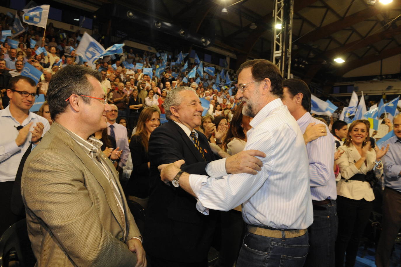 Lorenzo Olarte en un mítin de Mariano Rajoy (PP).