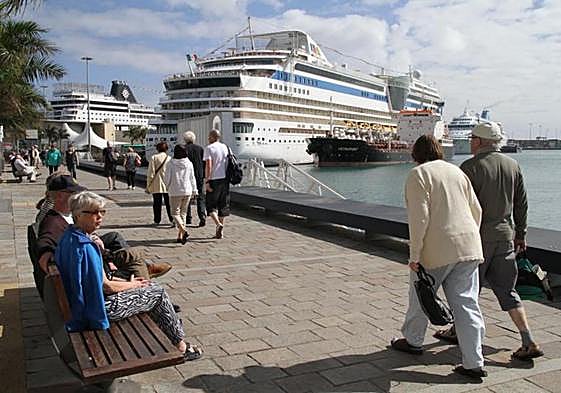 El repunte del turismo en las islas, principal factor del crecimiento económico en las islas.