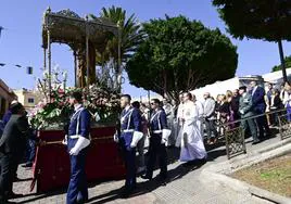Un momento de la procesión de la Candelaria, escoltada por miembros del Ejército del Aire.