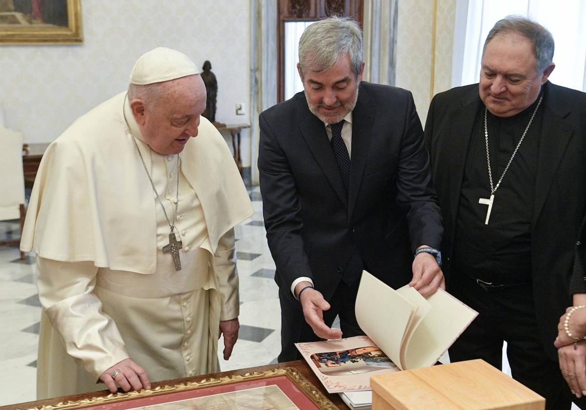 Yolanda Díaz, tras reunirse con el papa: «Soy optimista con su visita a Canarias»