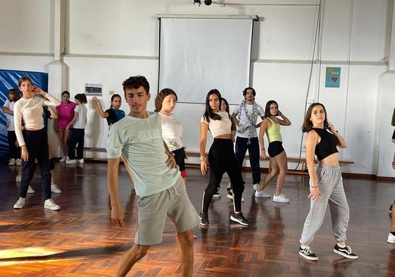 Un momento del ensayo del musical en inglés que se representa de nuevo en el Palacio de Congresos de la capital.