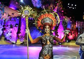 Color, maquillaje y baile invades 'Los Carnavales del Mundo'